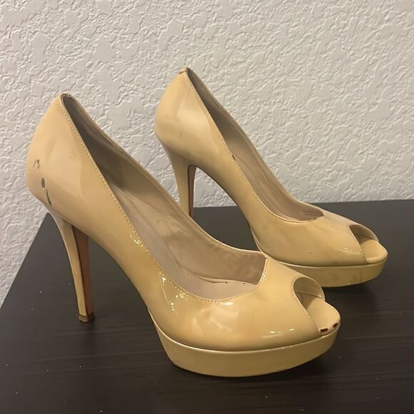 Cole Haan Creme Patent Heels - Size 9.5 Good Condition High Heel Pump - Picture 3 of 4